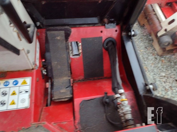 ventrac-3400l-lawn-mower-w/broom-image-10