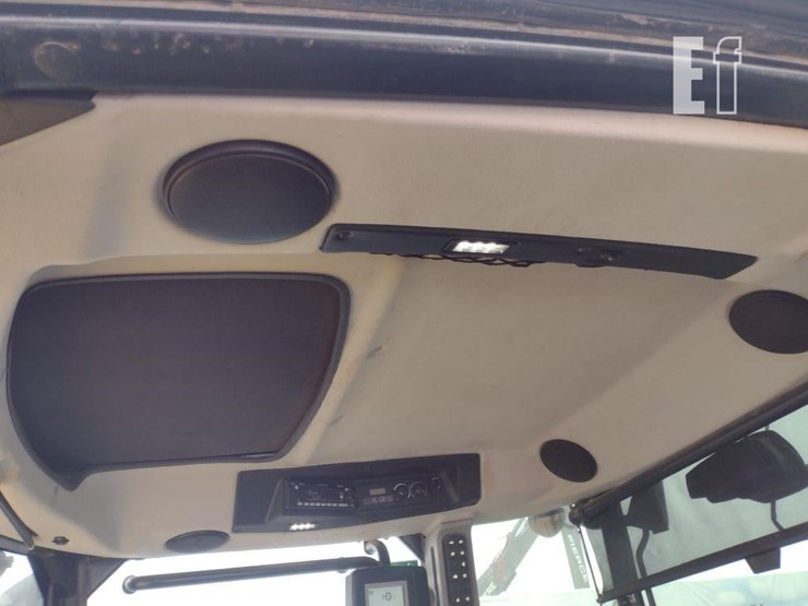 jcb-fastrac-4220-image-17