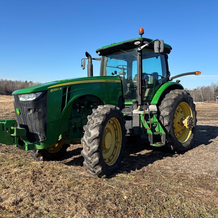 JOHN DEERE 8260R