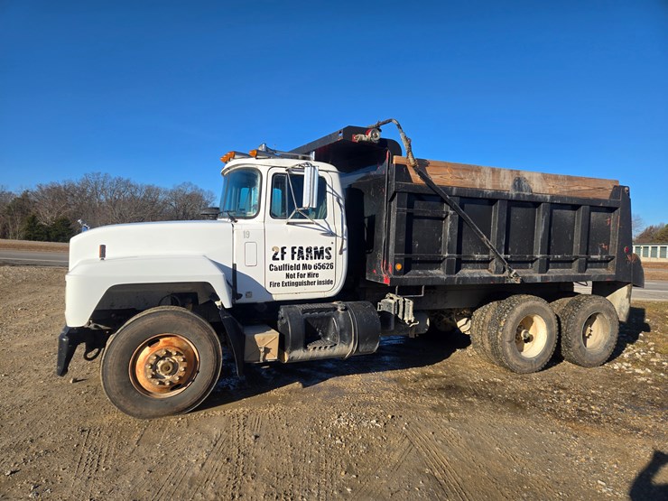 1999-mack-rd690s-image-6