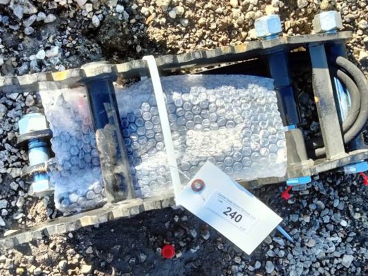 #240-•-mini-excavator-thumb-image-2