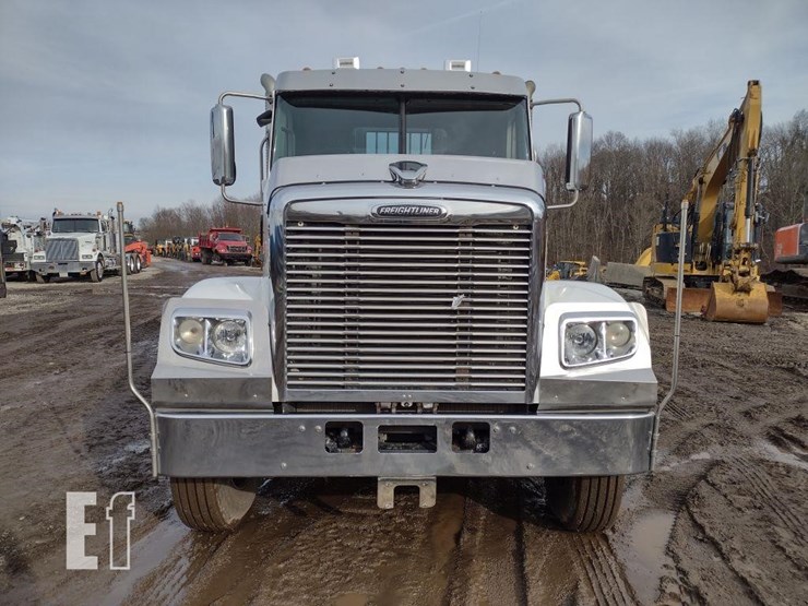2017-freightliner-122sd-image-2