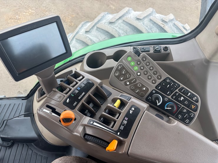 john-deere-8320-image-16