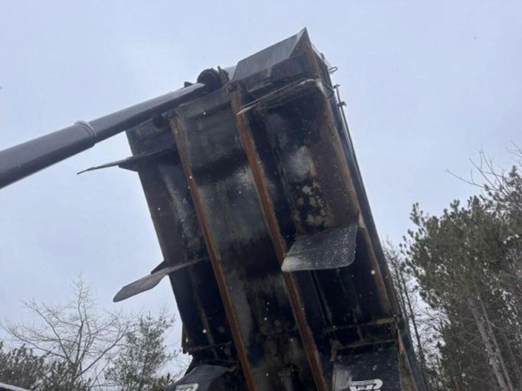 2018-freightliner-114sd-image-6