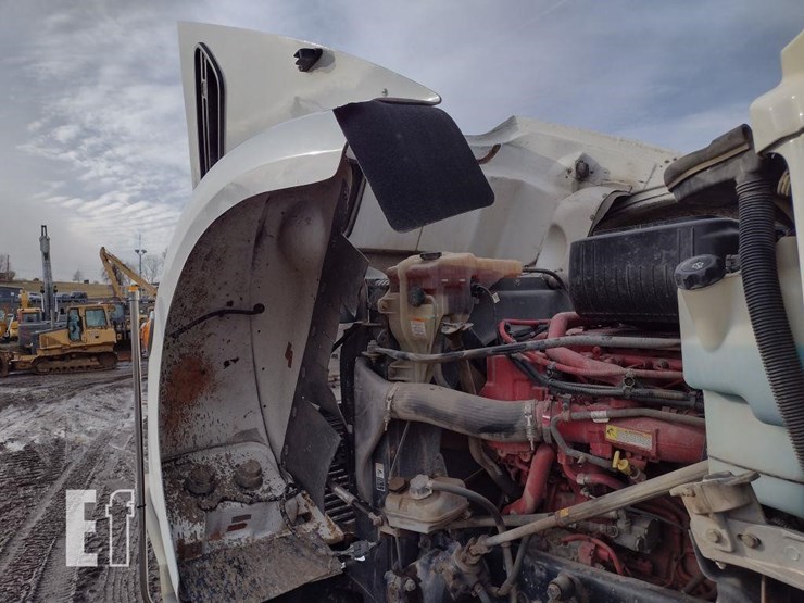 2017-freightliner-122sd-image-23