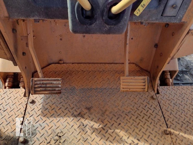 komatsu-d31a-17-image-8