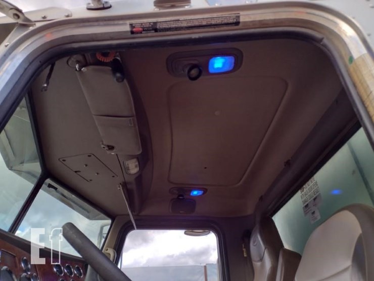 2008-peterbilt-365-image-15