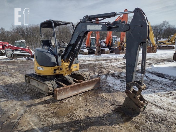 2013-deere-35d-image-47