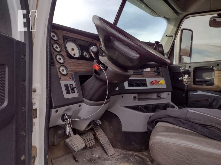 2017-freightliner-122sd-image-13