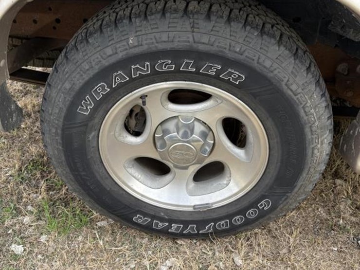 2000-ford-explorer-eddie-bauer-image-5