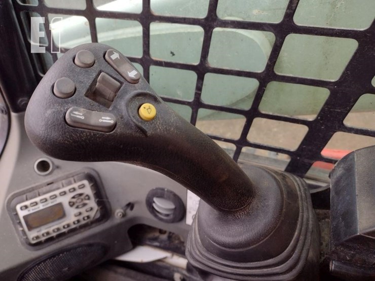 2017-bobcat-t740-image-9