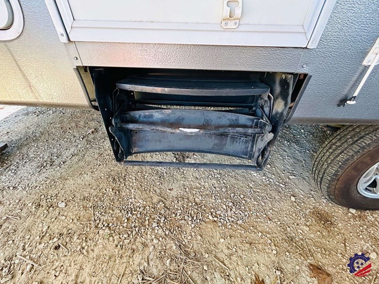 2011-keystone-hornet-platinum-31rbds-t/a-camper-trailer-image-32