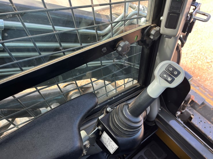 2016-new-holland-c232-image-16