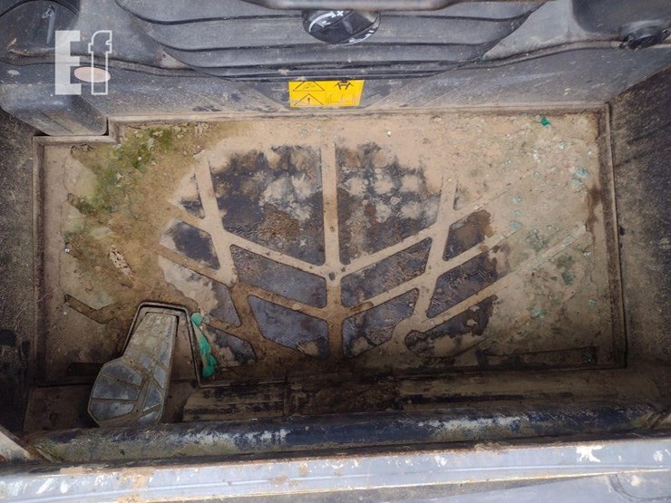 2017-kubota-svl95-2s-image-12