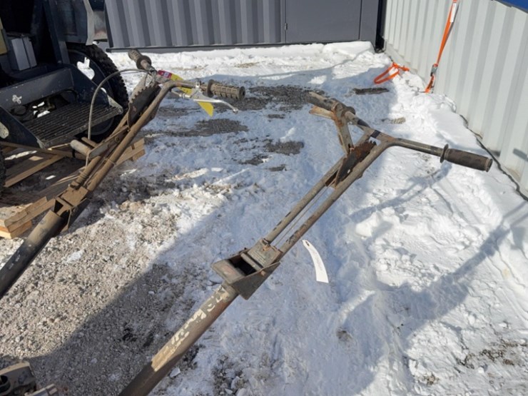 2x-2'-power-trowels,-one-is-parts-model-image-6