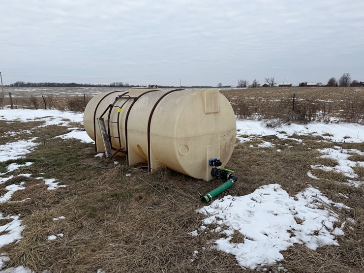 #1015-•-1600-gal-poly-tank-image-2