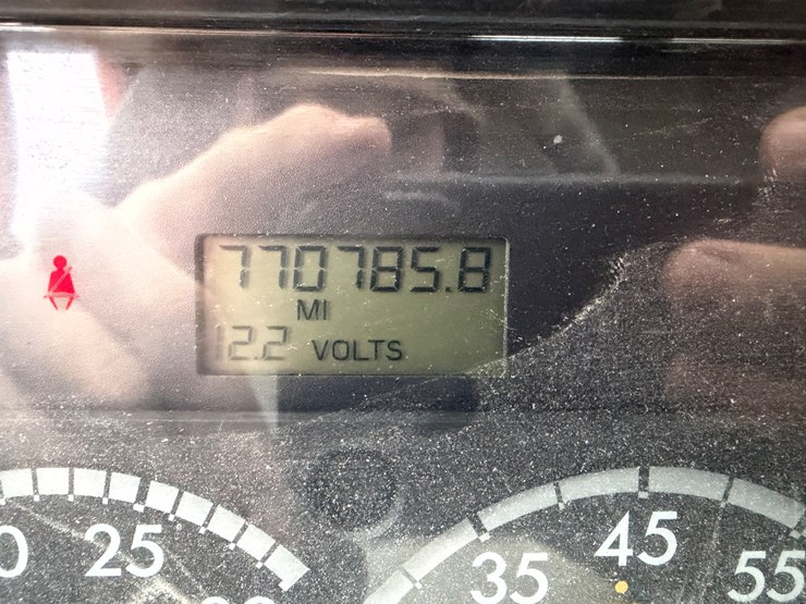 #1031-•-frieghtliner-conventional-image-14