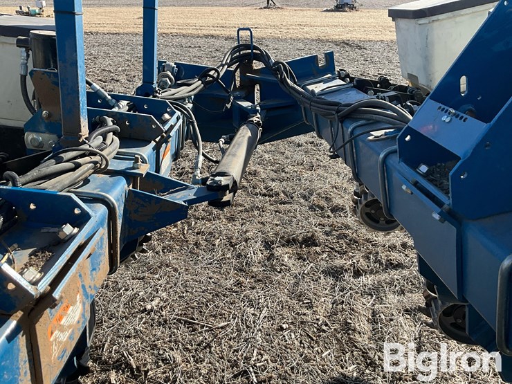 2010-kinze-3200-image-12