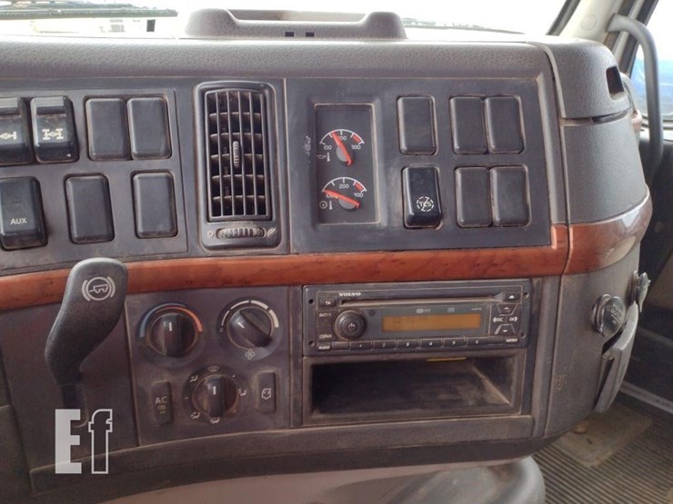 12-volvo-vhd-dump-truck^title^-image-10