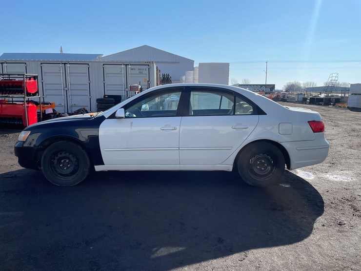 #2029-•-2010-hyundai-sonata-(with-wi-title)-image-6