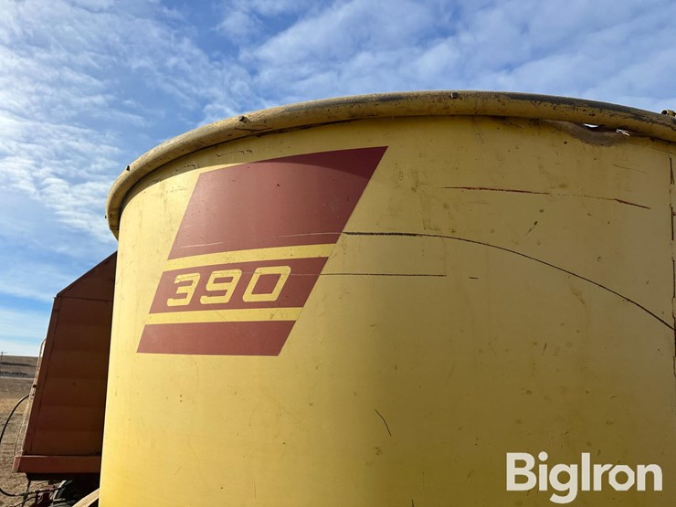 new-holland-390-image-11