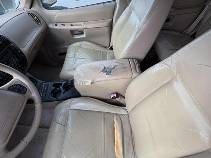 2000-ford-explorer-eddie-bauer-image-12