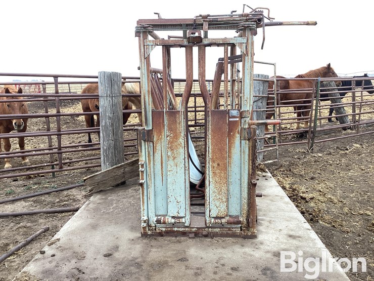 ww-livestock-working-chute-image-2