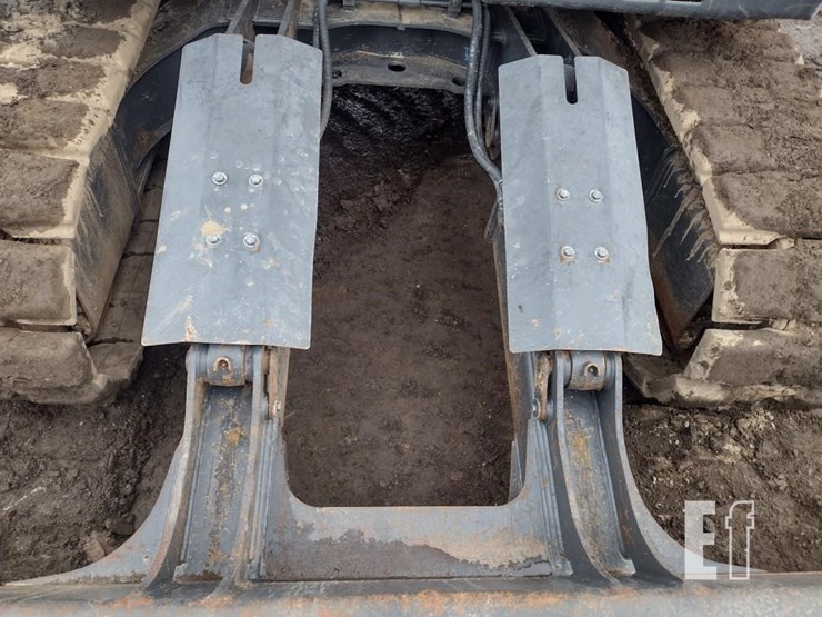 2022-case-cx145d-msr-image-23