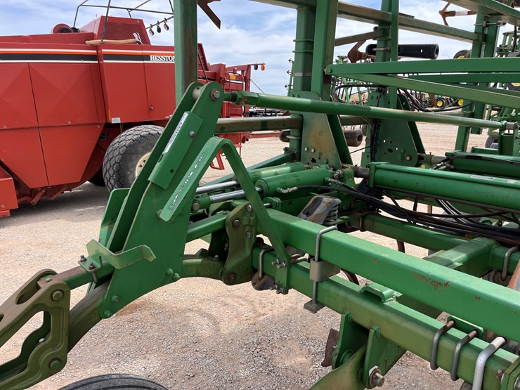 2005-john-deere-2410-image-3