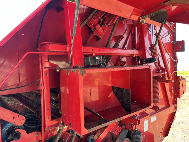 new-holland-br7090-image-15