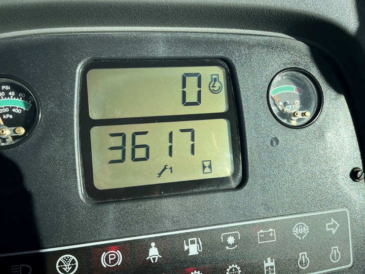 2004-versatile-2360-image-28