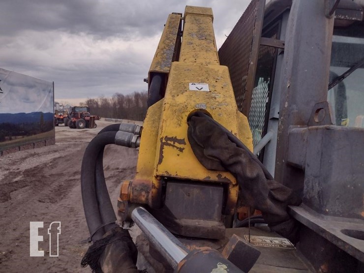 2002-massey-ferguson-4233-image-29