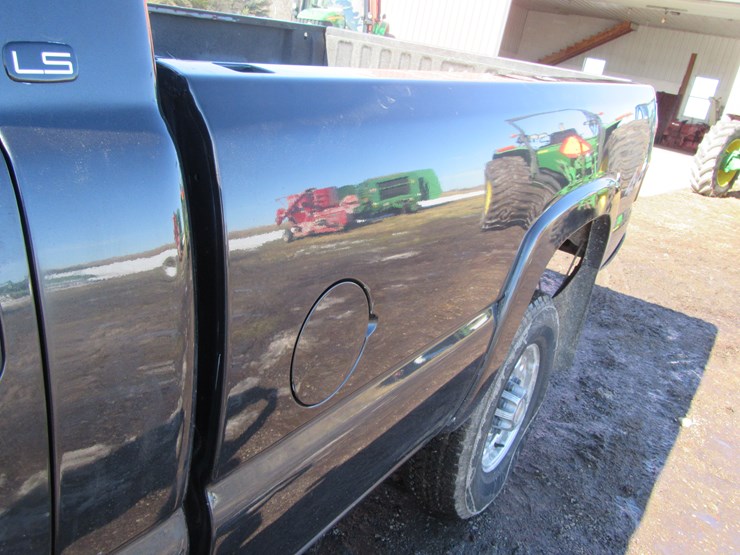 2004-chevrolet-2500-image-11