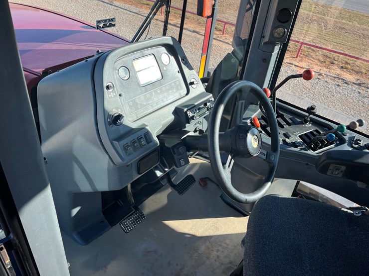 2004-versatile-2360-image-24