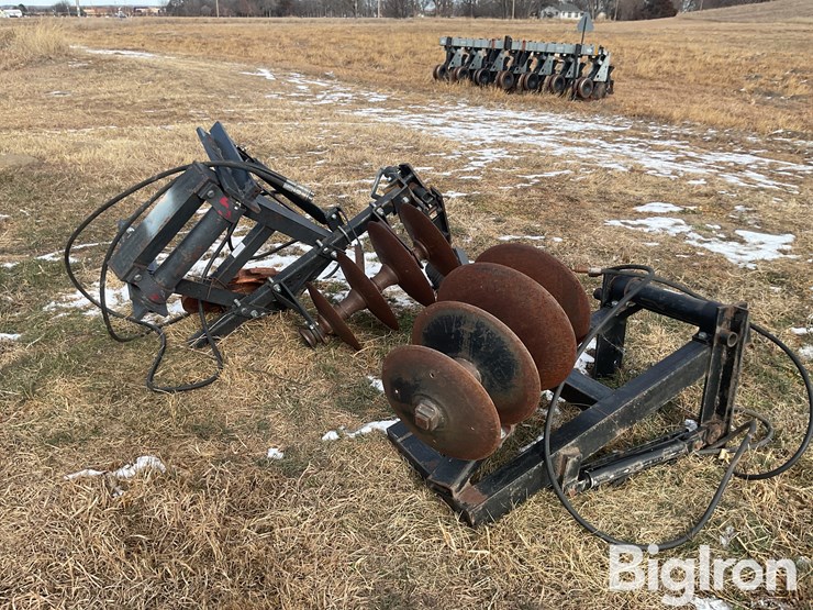 mounted-pivot-track-closer-image-5