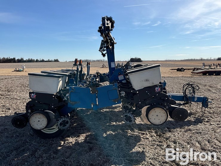 2010-kinze-3200-image-4