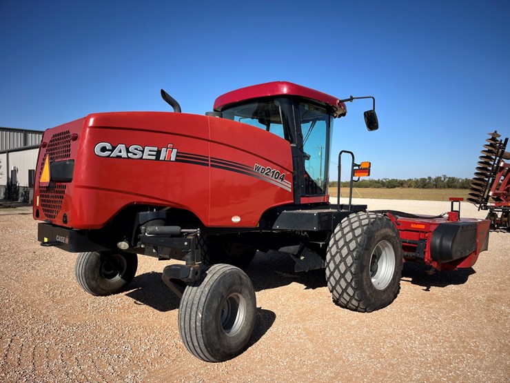 2020-case-ih-wd2104-image-16