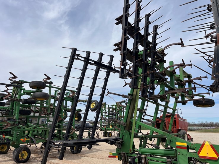 2005-john-deere-2210-image-13