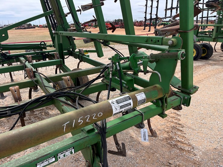 2005-john-deere-2210-image-2