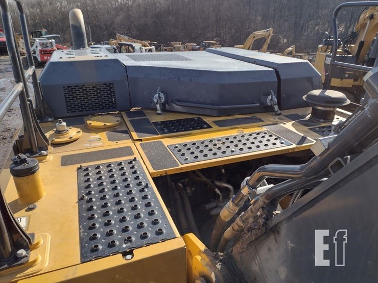 2020-deere-350g-lc-image-49