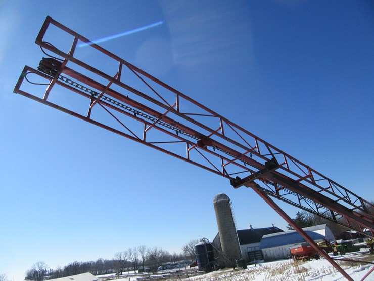 #8960-•-hayrite-52'-hay-elevator-image-4