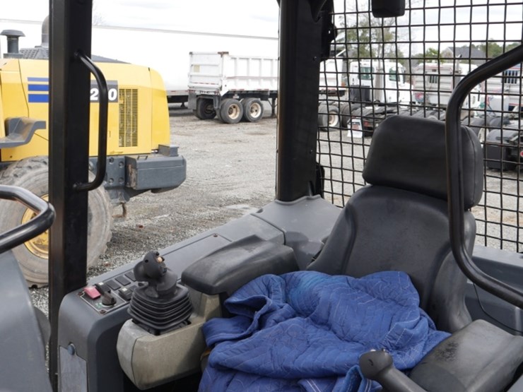 2005-caterpillar-d3-image-8