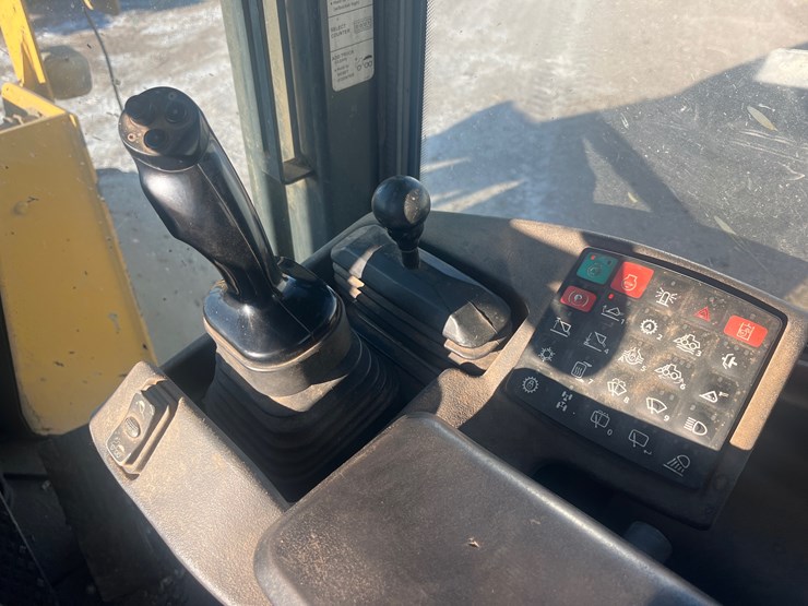 2009-deere-524k-image-11