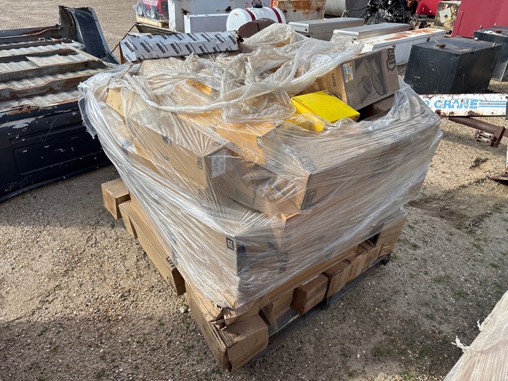 #1643-•-2-pallets-of-filters-image-3