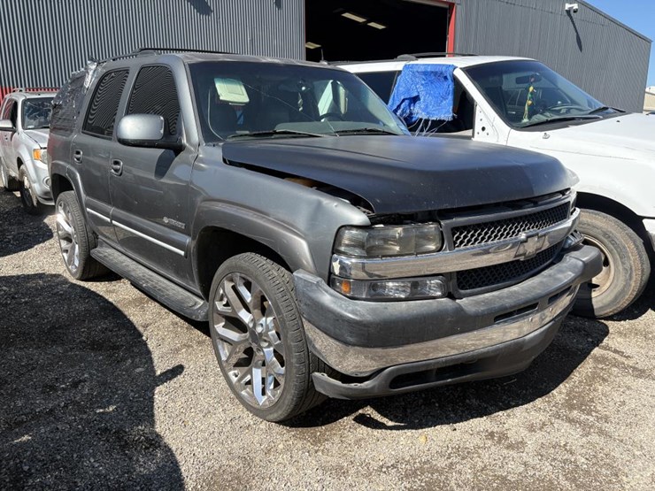 2002-chevrolet-tahoe-image-2