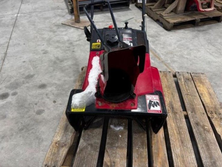 honda-hs621-4-stroke-snow-thrower-image-5