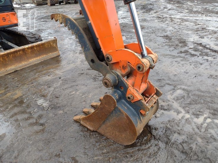 2014-hitachi-zx35u-image-18