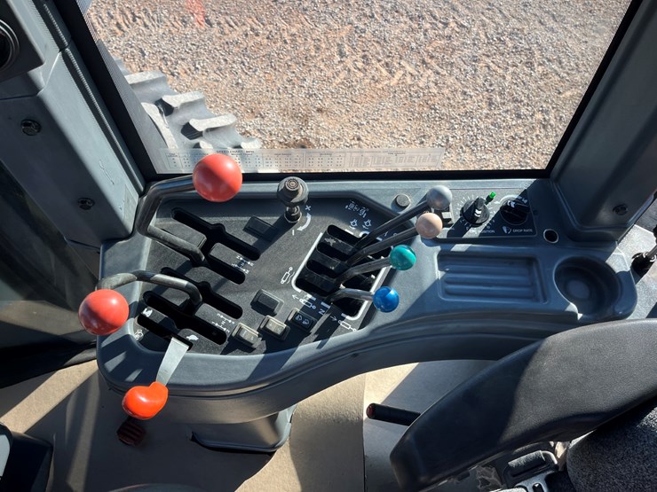 2004-versatile-2360-image-25