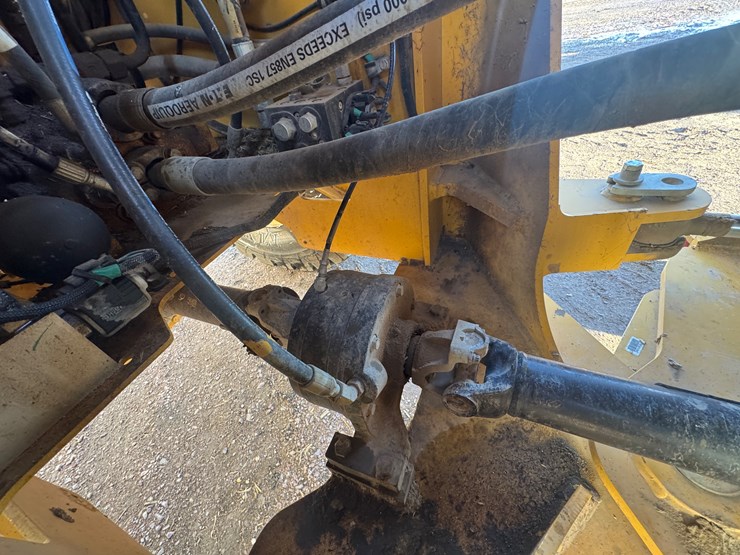 2020-deere-624l-image-34