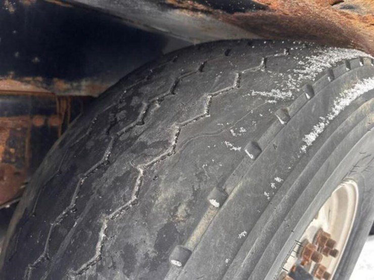 2018-freightliner-114sd-image-65